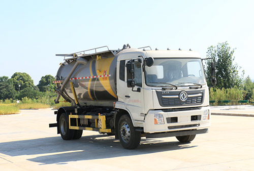 凯力风牌KLF5181GXWD6型吸污车